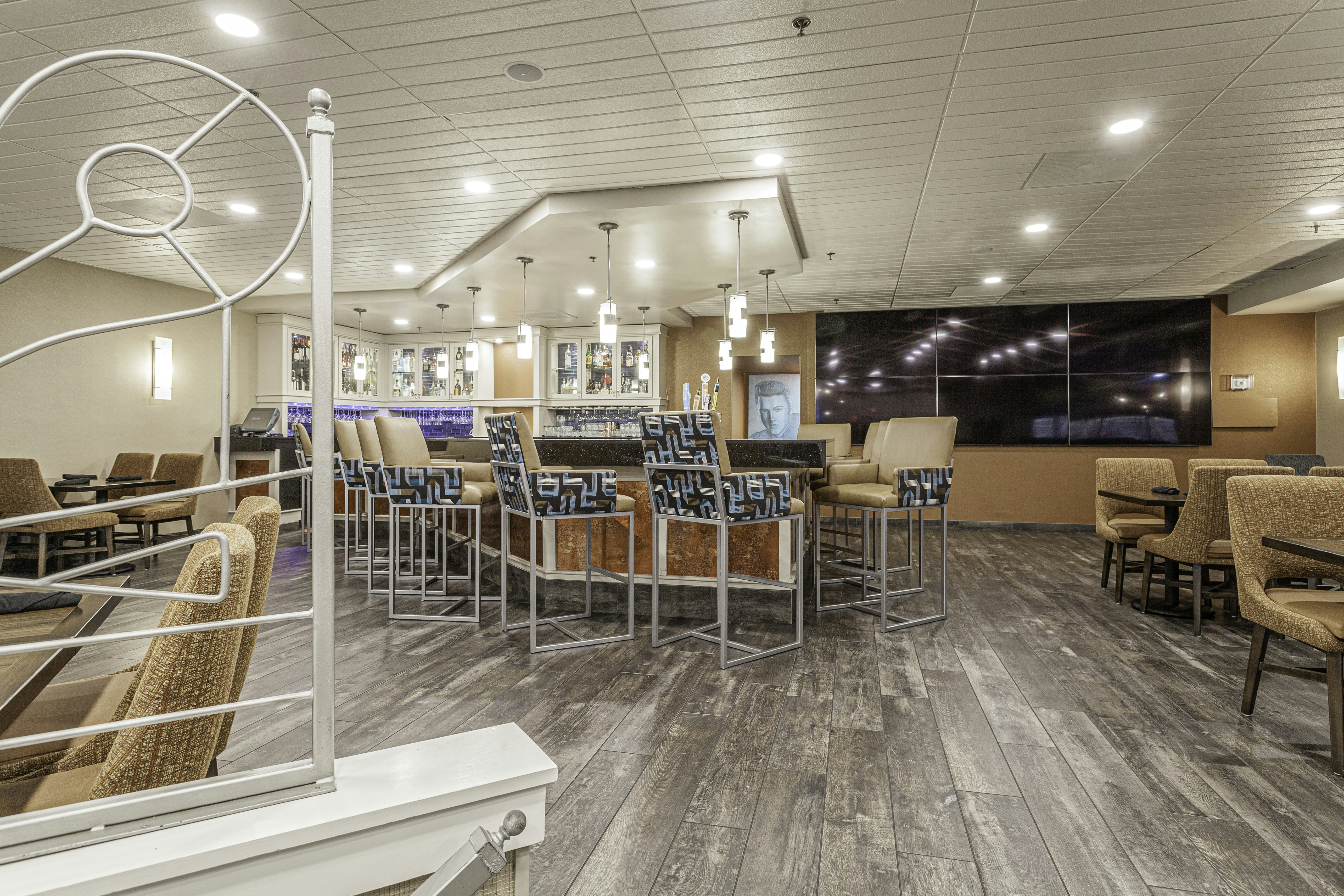 Doubletree Memphis 48/68