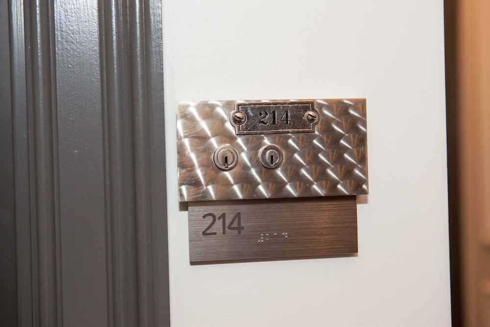 La Banque Hotel 24/40