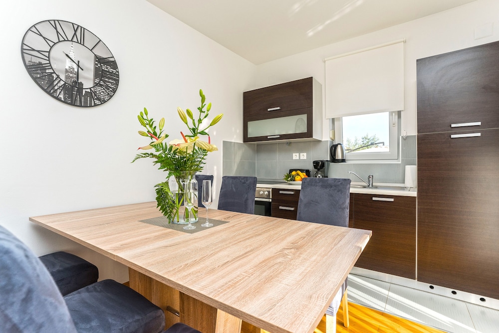 Summer Breeze Apartments 5/45