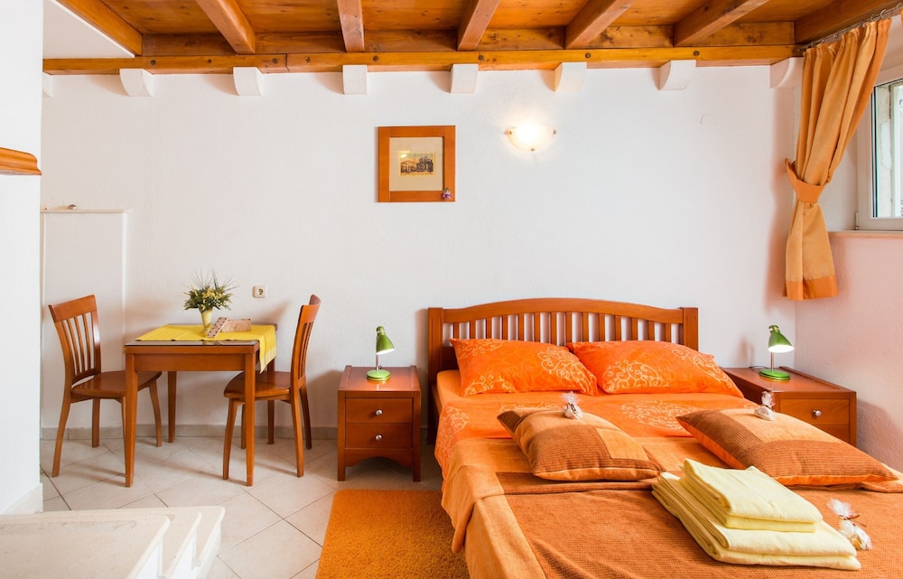 Apartments Ivana 43/63