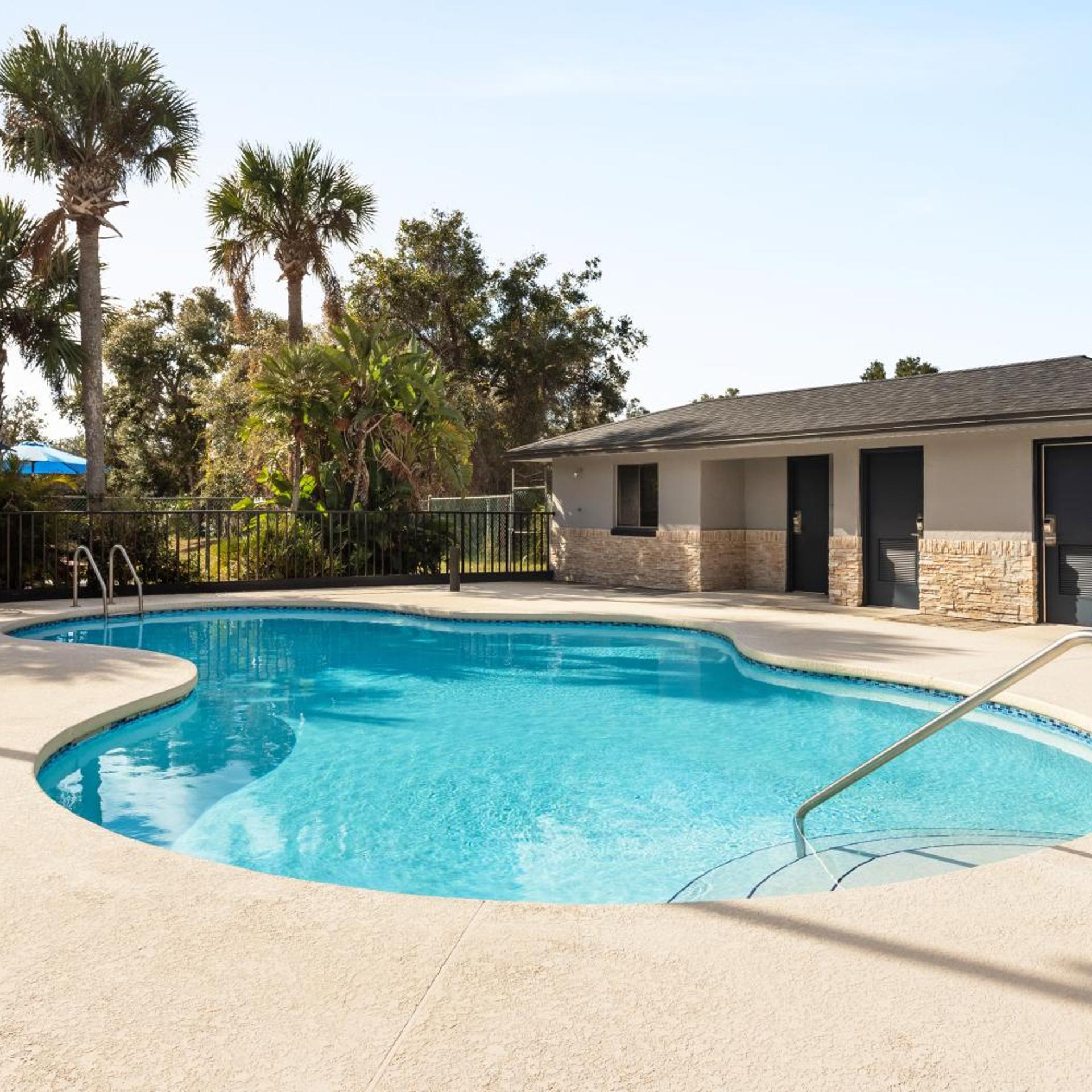 Home Inn & Suites Orlando-Apopka 16/21