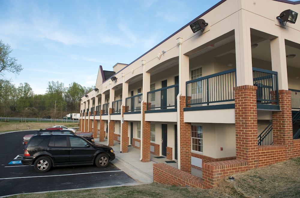 Executive Inn And Suites 34/43