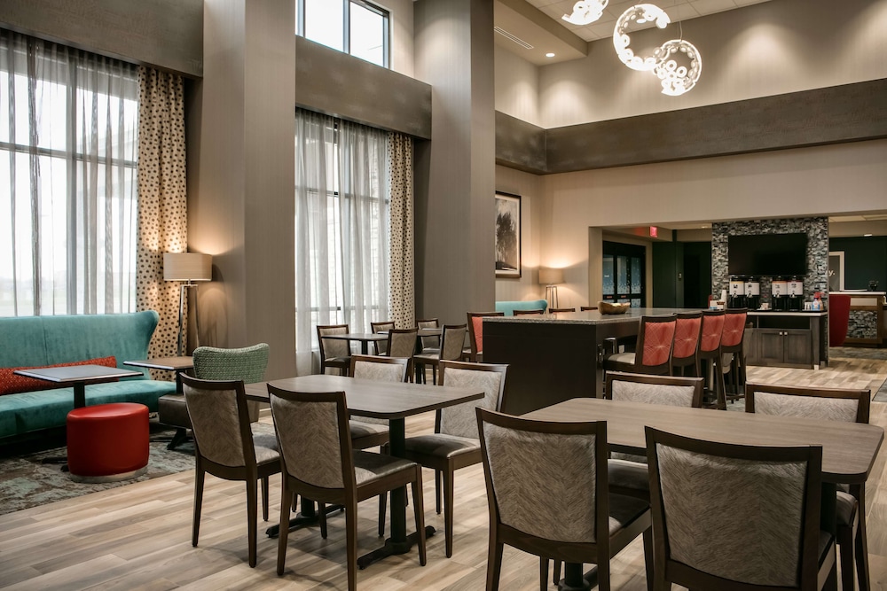 Hampton Inn Wichita Northwest 33/38