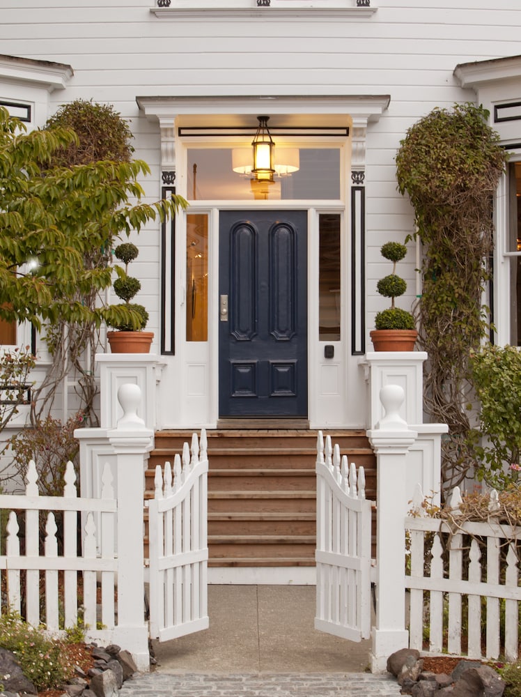 Inns of Mendocino 8/50