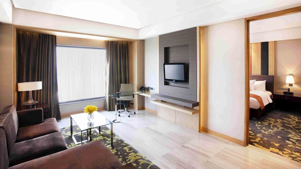Holiday Inn New Delhi Mayur Vihar Noida 37/74