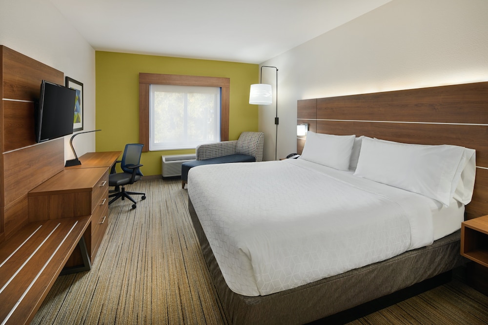 Holiday Inn Express Hotel and Suites Pensacola West-Navy Base 22/48