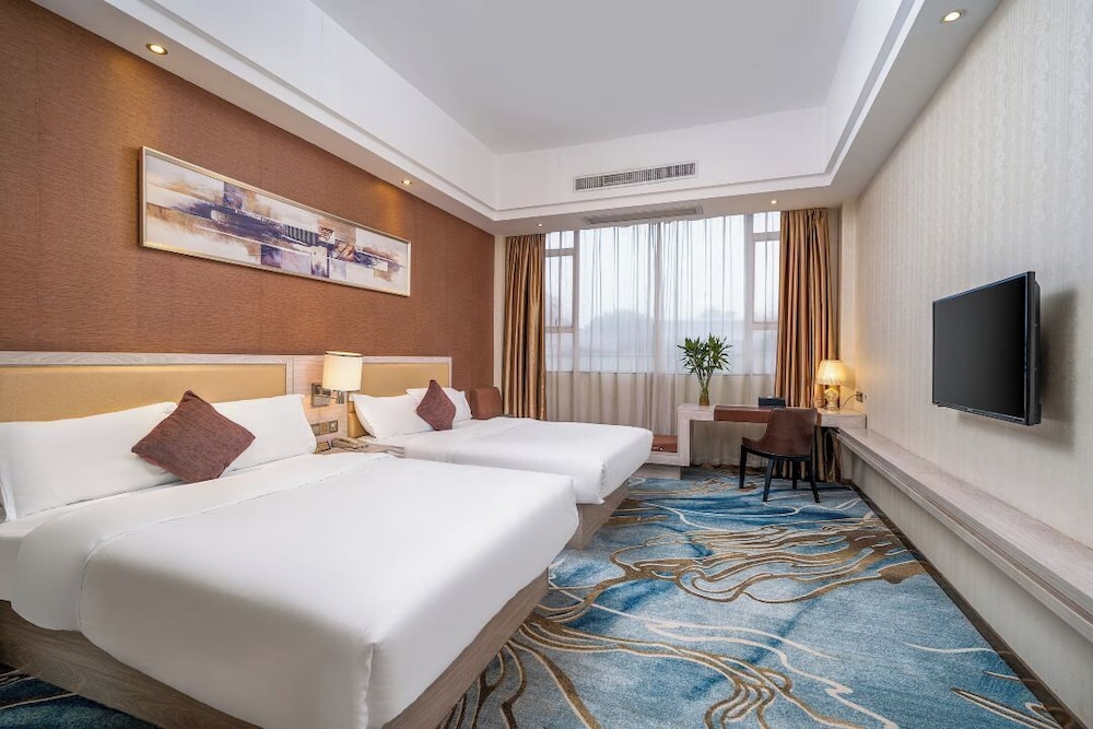 Grand Hyatt International Hotel & Free Airport Shuttle, Free VPN, Penguin Airport Hotel. 3/10
