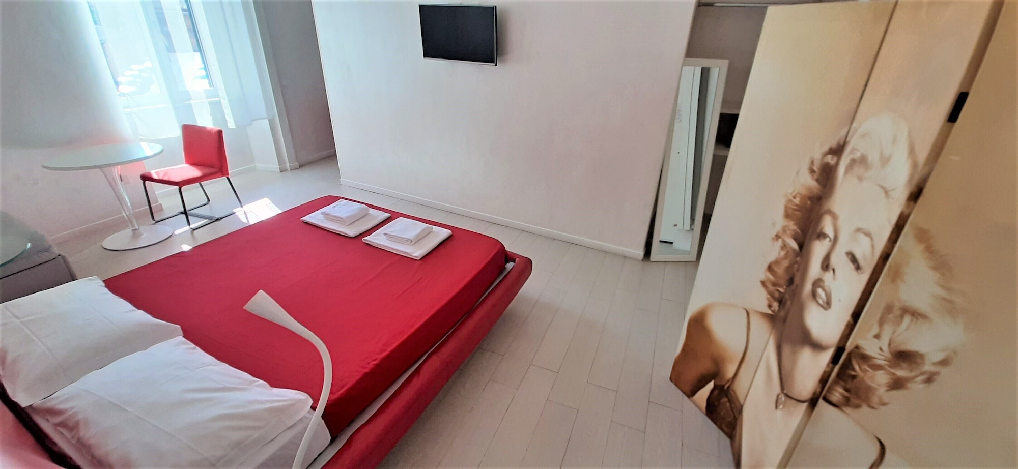 ROOM, QUADRUPLE