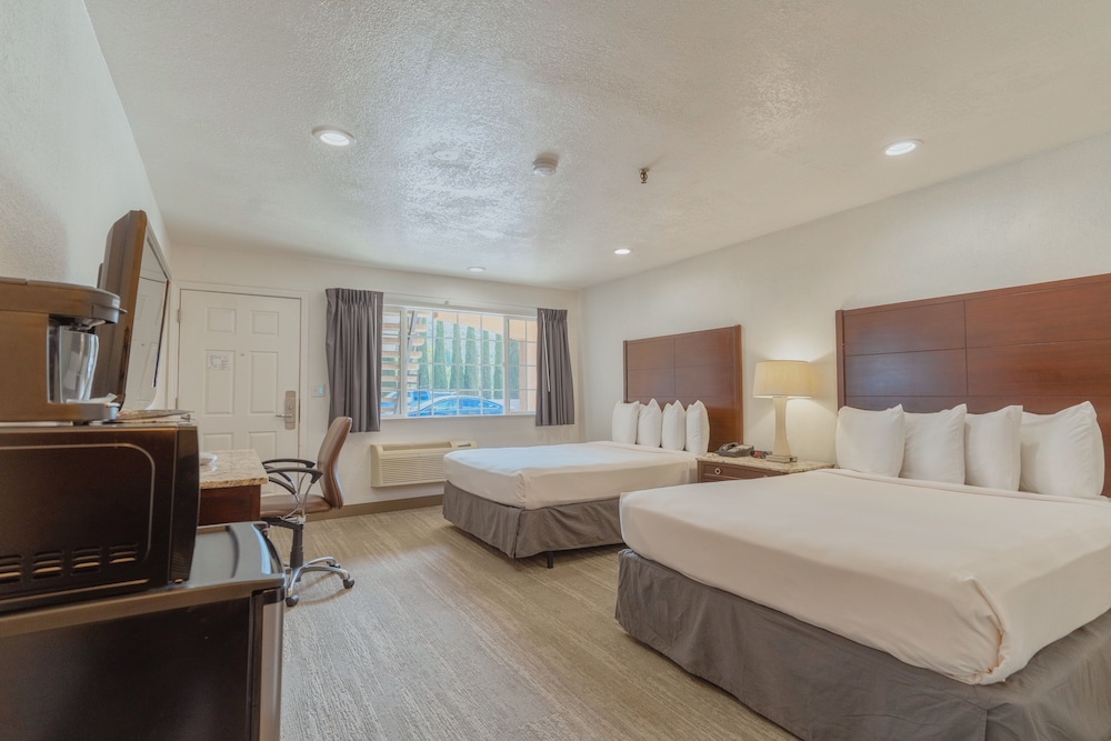 Yosemite Inn 12/61