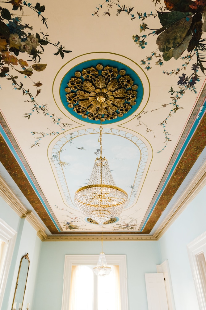 The Pepin Mansion Historic B&B 10/50