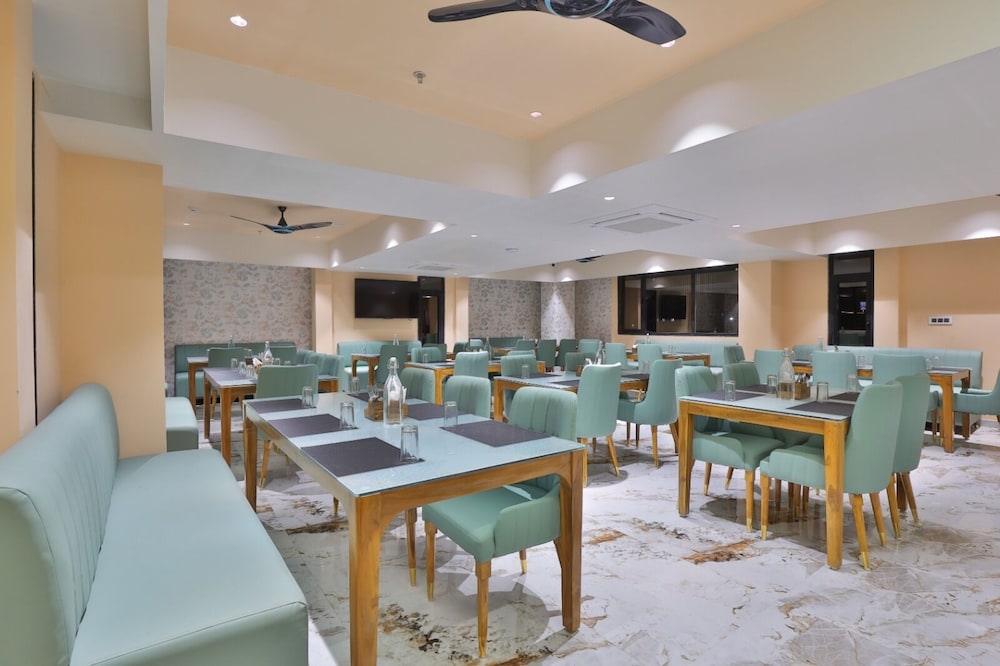 Hotel Empyrean 43/49