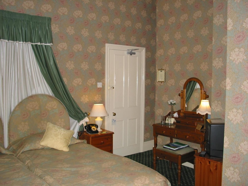 Rylstone Manor Hotel 50/50
