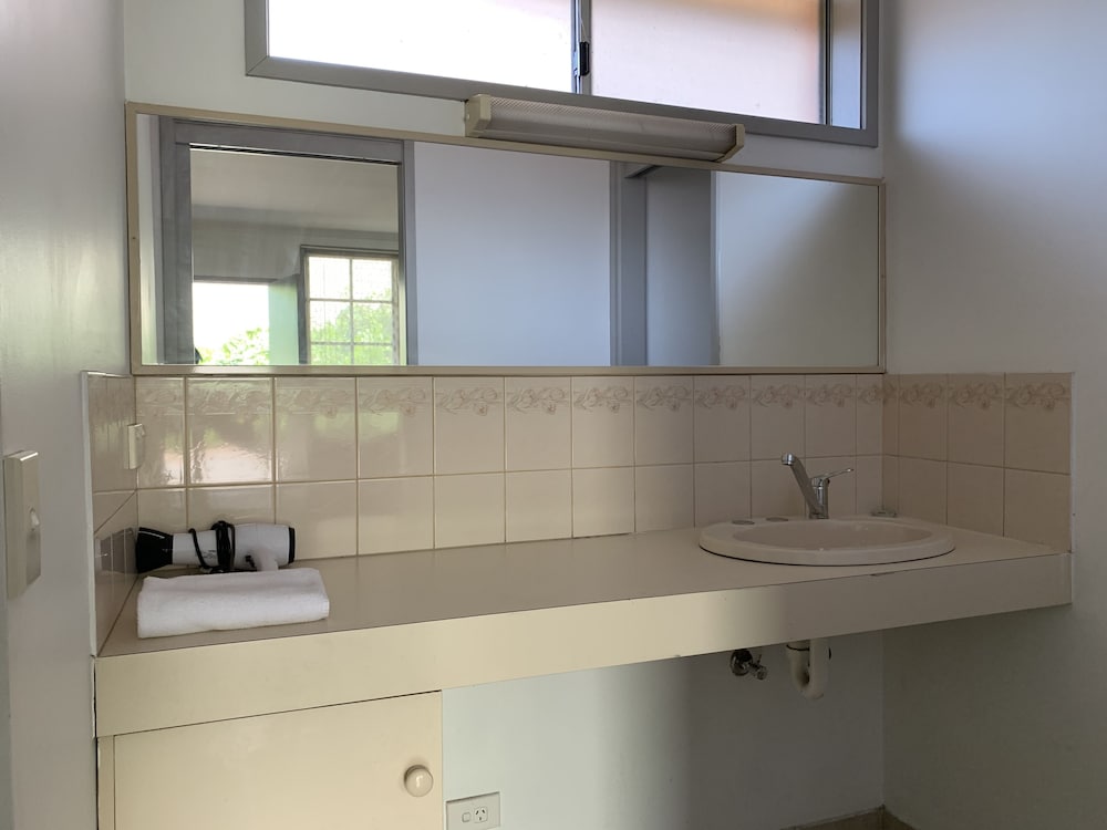 Beaconsfield Lodge Motel 5/66