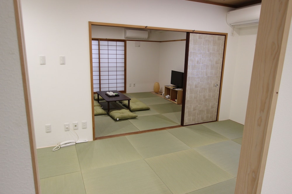 Rozy Hotel Namba 4/63