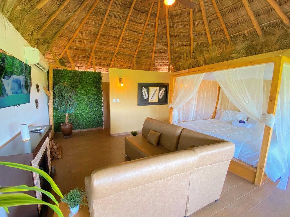 DELUXE, CABIN, KING BED, OCEAN VIEW, BALCONY