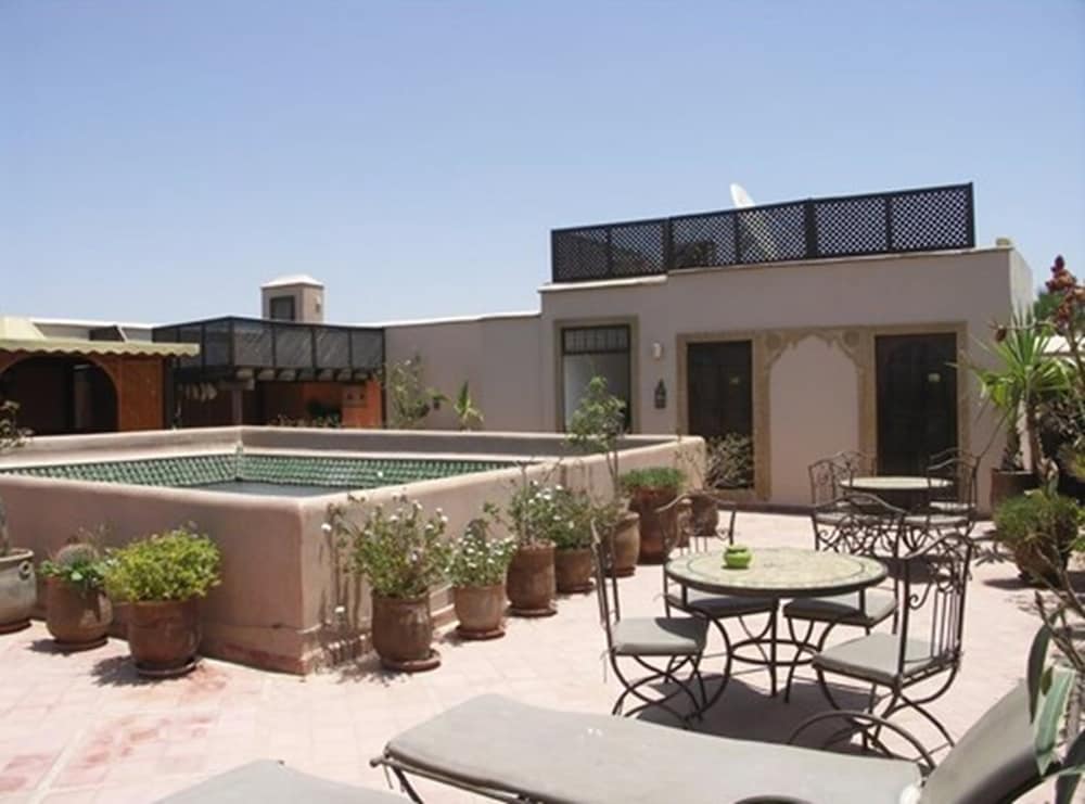 Riad El Noujoum 5/50
