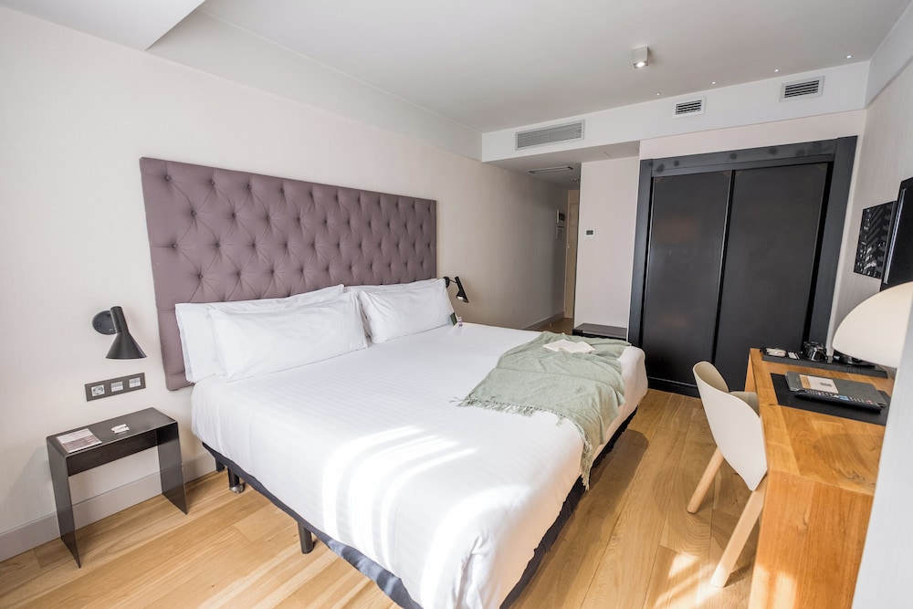 Standard, Double Bed 5/10