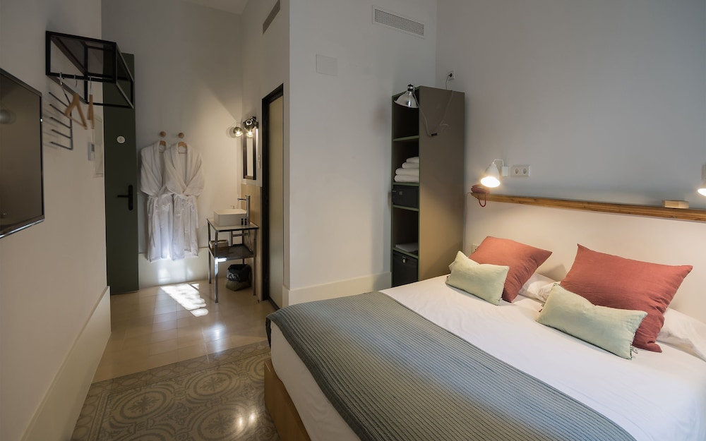 ROOM, DOUBLE BED, COURTYARD VIEW