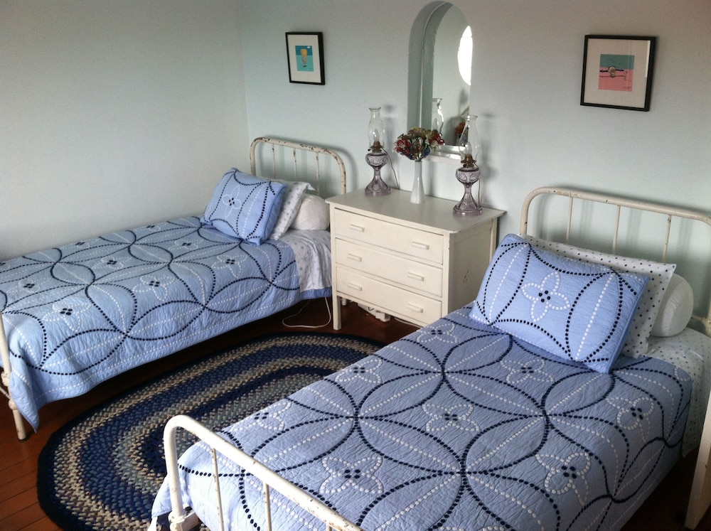 Blue On Blue Bed And Breakfast 14/36