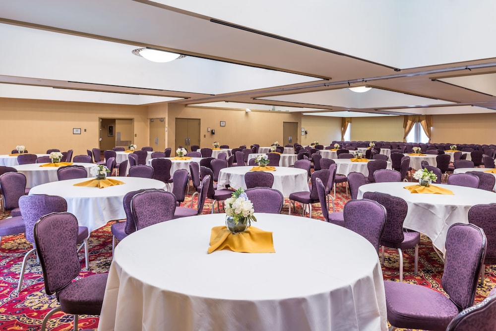 Hawthorne Inn and Conference Center 52/64