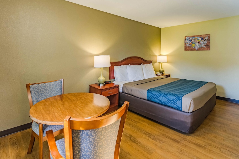 Econo Lodge Lexington Downtown Near I-81 13/29