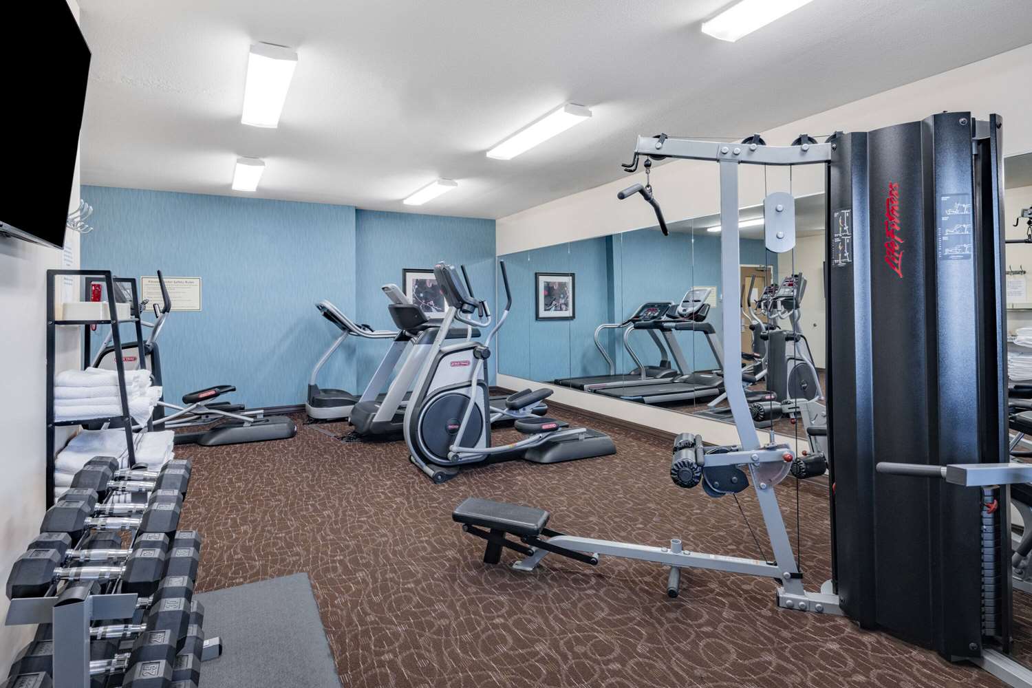 Hawthorn Suites By Wyndham Williston 6/23