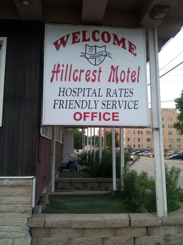 Hillcrest Motel 4/28