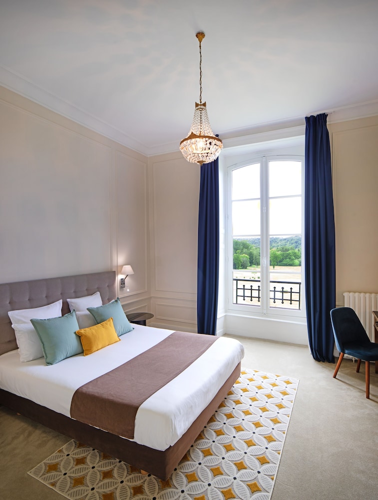 Superior, Queen Bed, Golf Course View