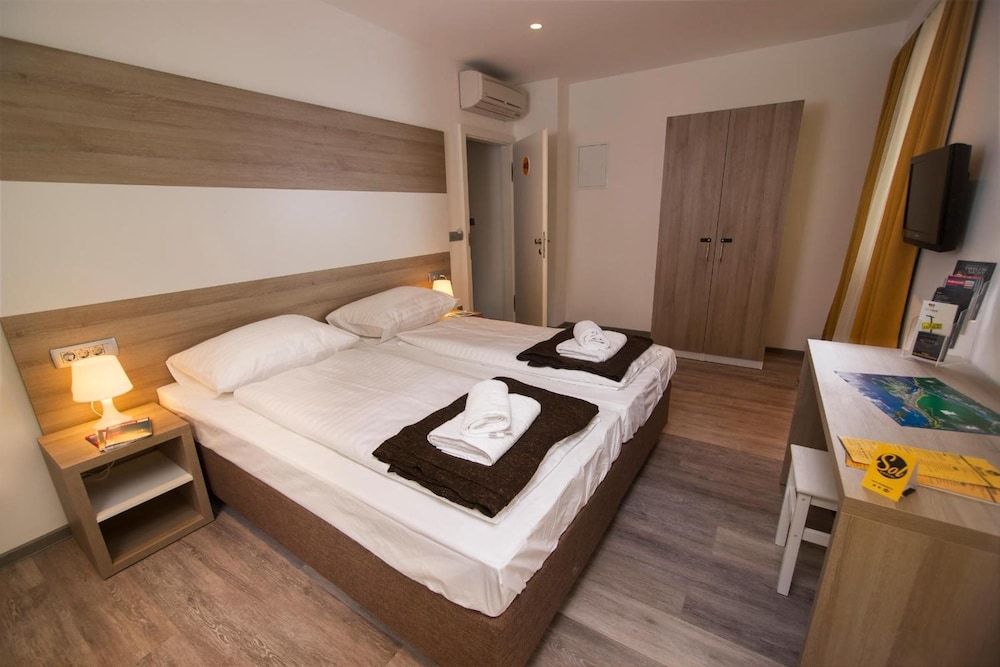 HOSTEL SOL 27/62
