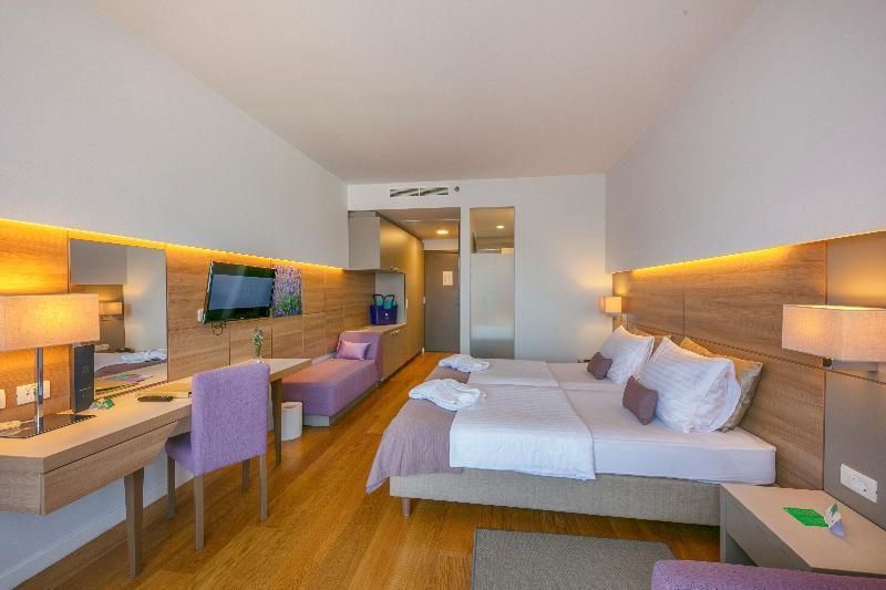 Superior, Twin Beds, Sea Side, on the Side
