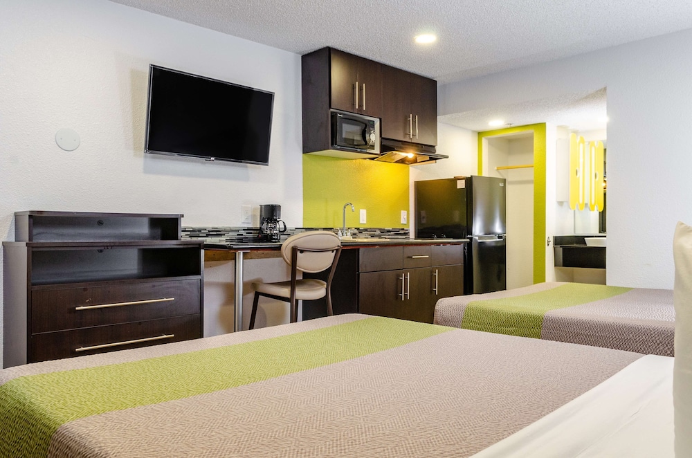 Studio6 Fresno, CA - Extended Stay 29/37