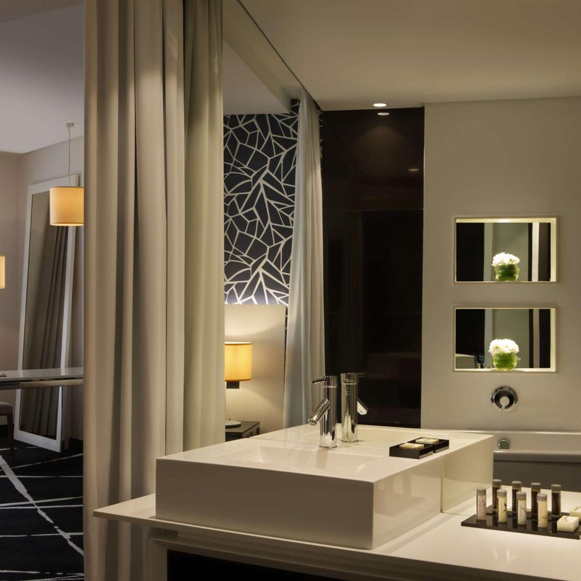 جناح بغرفتي نوم مع دخول الصالة، Radisson Blu Lagos Ikeja 5/5