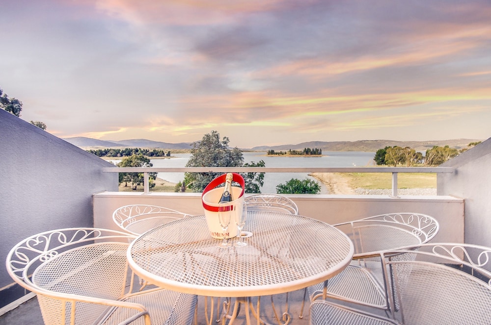 Horizons Lake Jindabyne 68/80