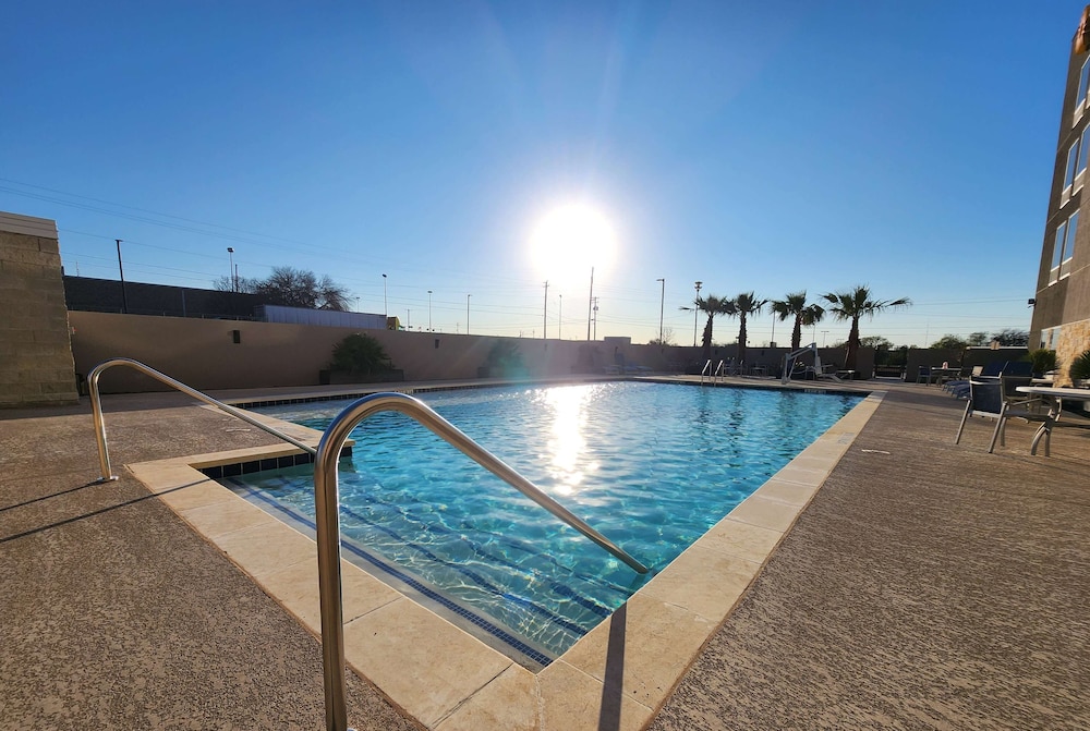 La Quinta Inn and Suites by Wyndham Del Rio 58/65