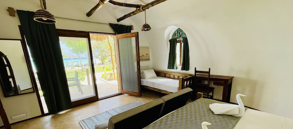Aya Beach Bungalows 50/50