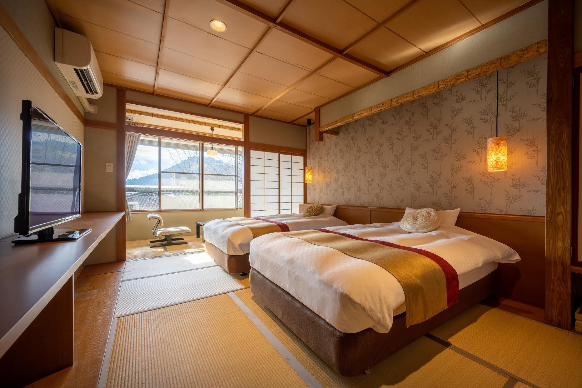 Japanese, Twin Beds