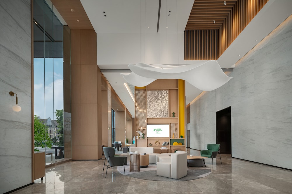 Holiday Inn Luzhou Longjian 6/43