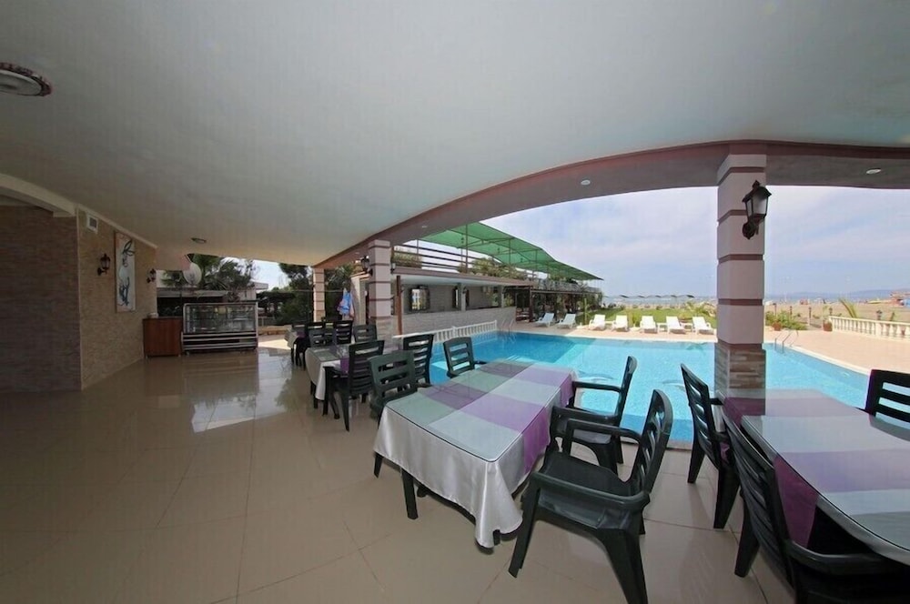 Adahan Otel Gumuldur 13/27
