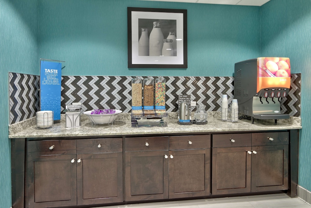 Hampton Inn Suites Albuquerque Airport 43/54