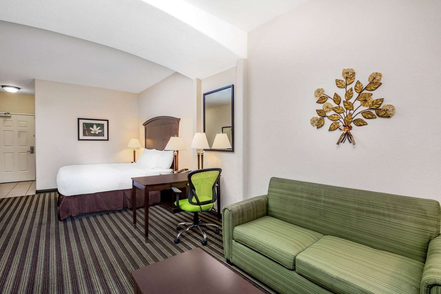 La Quinta Inn & Suites by Wyndham Fowler 11/61