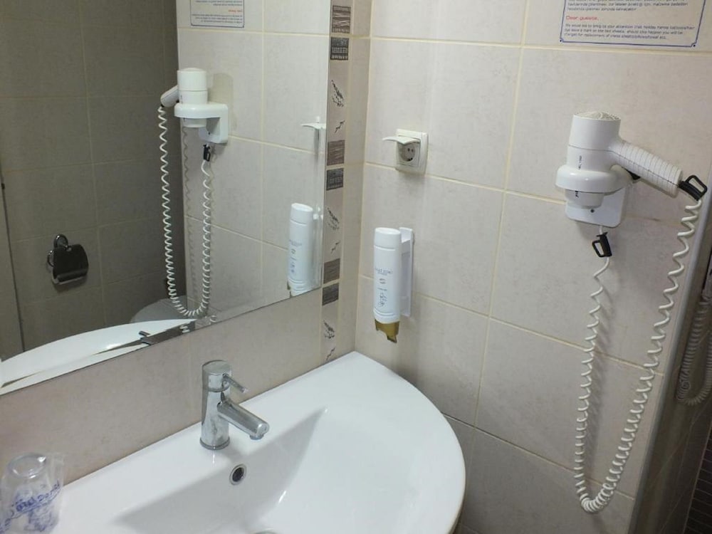 Derici Hotel 11/69