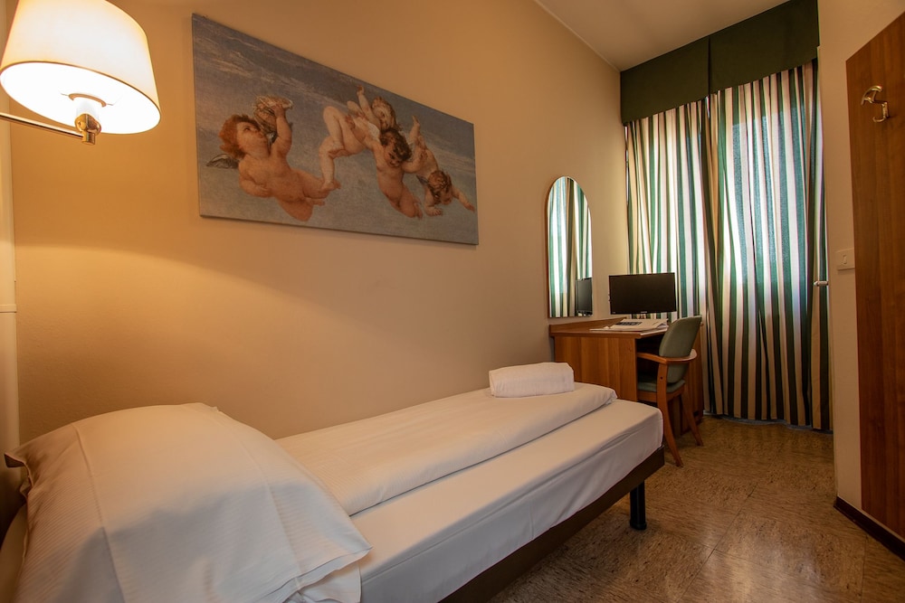 Hotel Corona 14/64