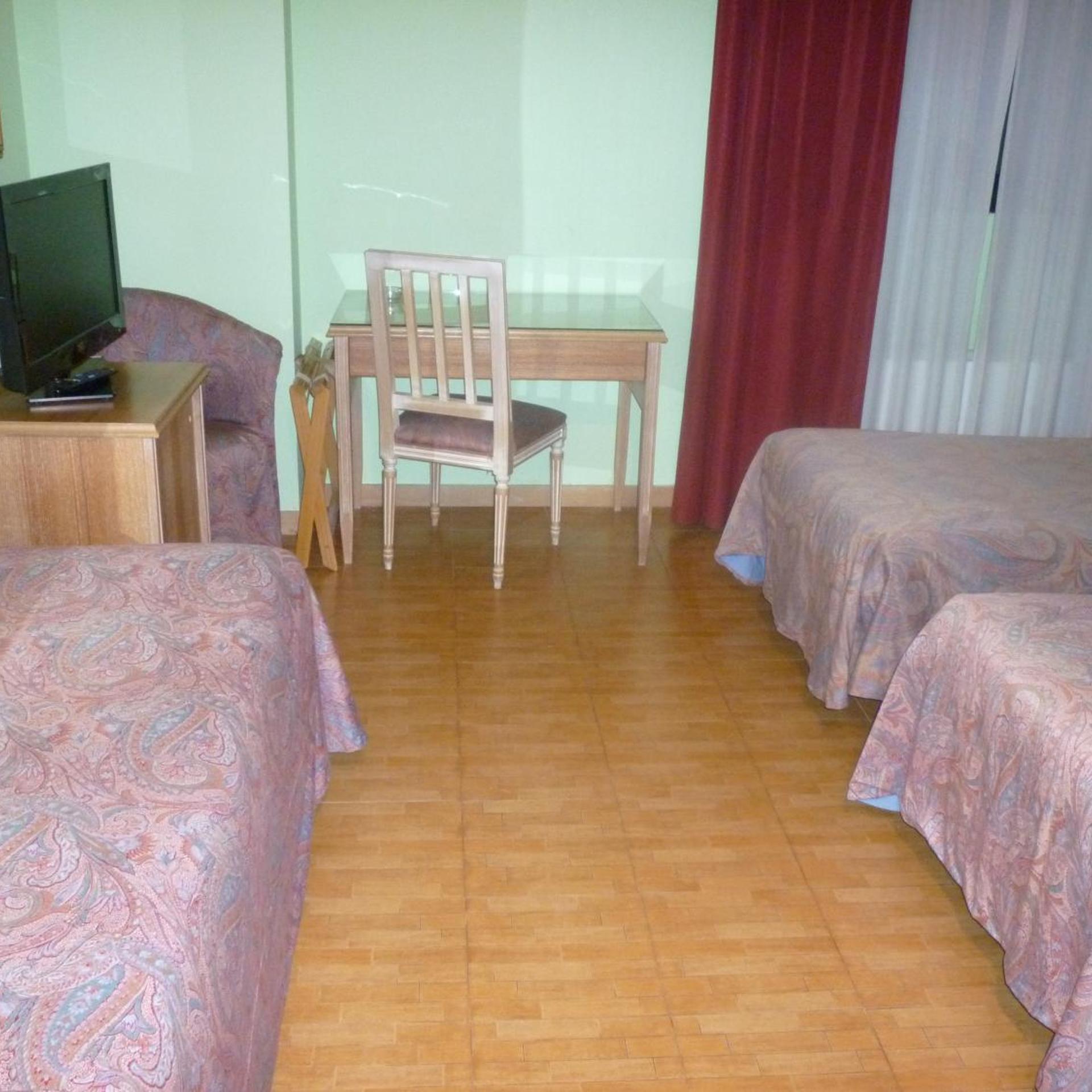 Room, Triple