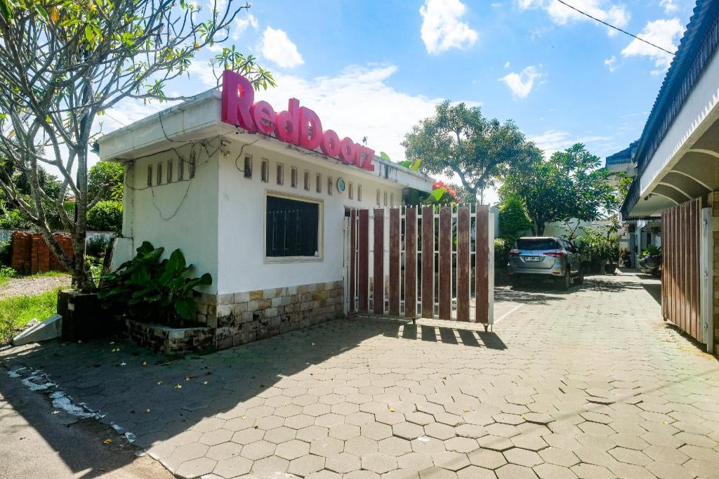 Reddoorz Near Adisucipto Airport 2 33/36