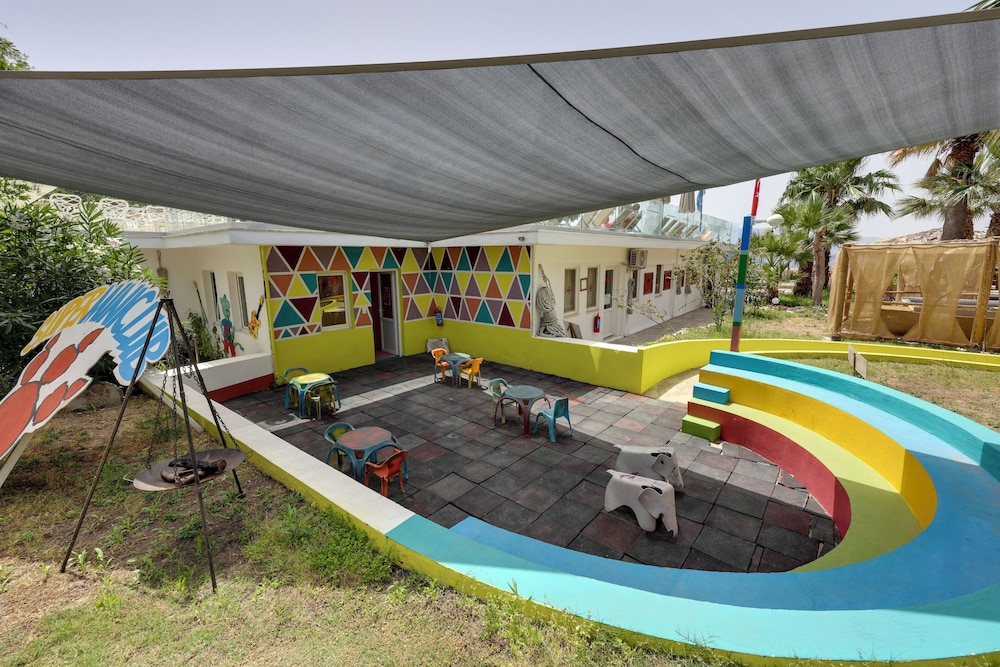 Charm Beach Hotel - All Inclusive 106/115