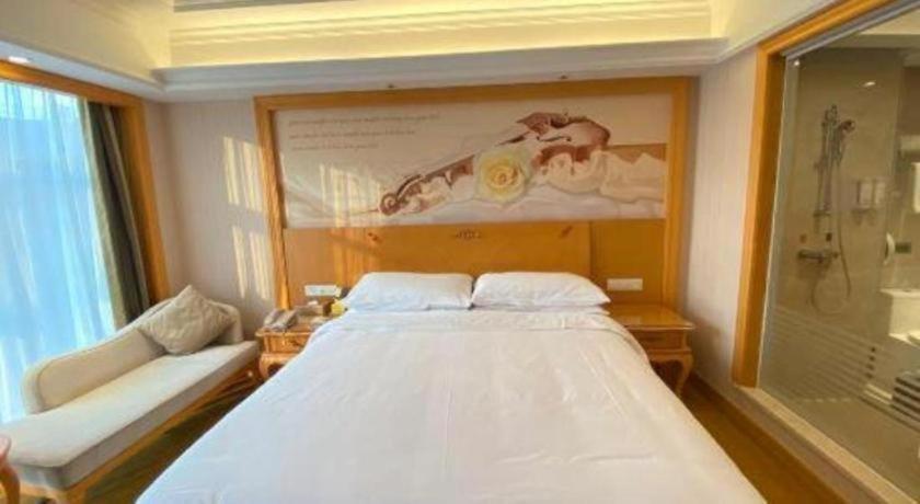 Vienna Hotel (Shenzhen Qinghu Metro Station) 30/54