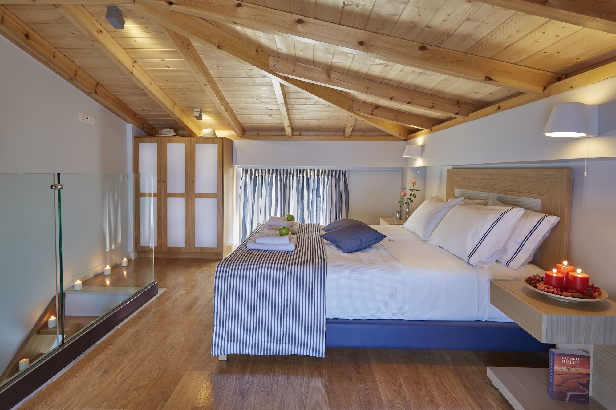 GRAND, VILLA, HOT TUB