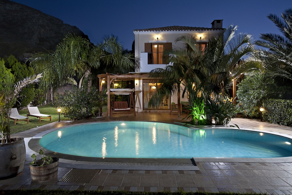 Pandora Villas 1/36