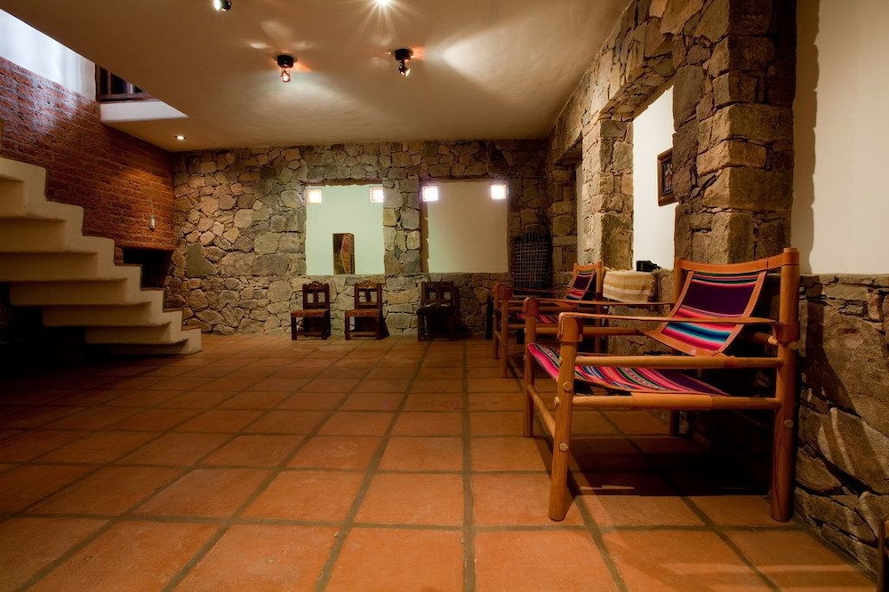 Marques de Tojo Hotel 46/63