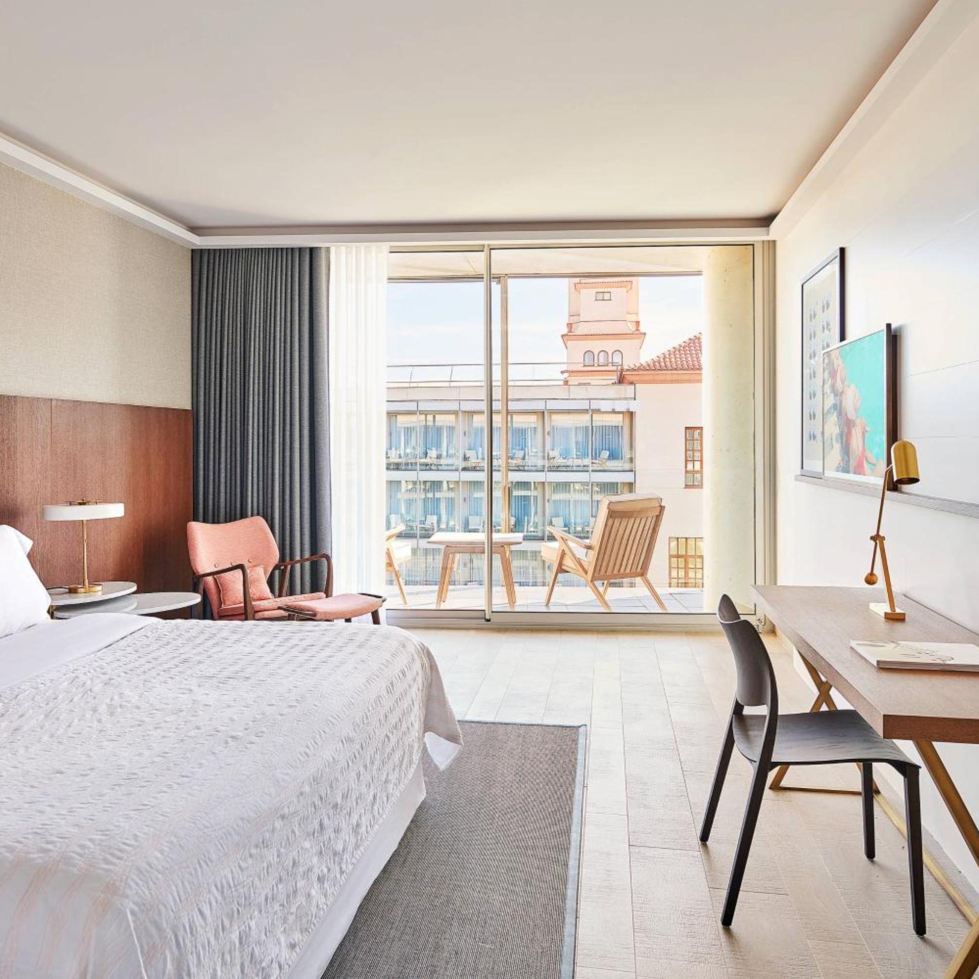 Contemporary, Superior, King Bed, Partial Sea View